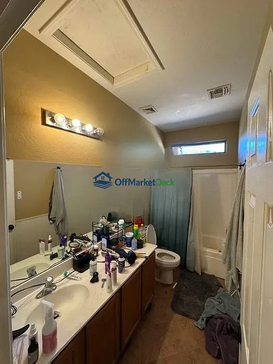 Off-market house in Queen Creek, Arizona — 4 beds, 3 baths, $435,000 — photo 6 of 8