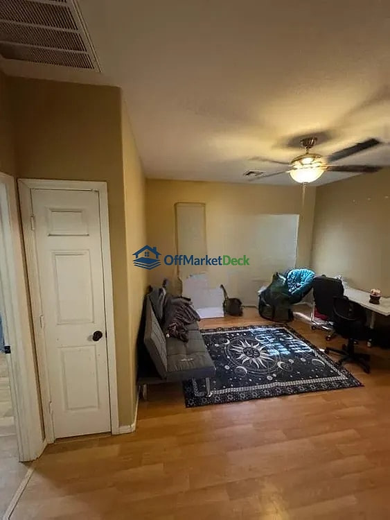 Off-market house in Queen Creek, Arizona — 4 beds, 3 baths, $435,000 — photo 5 of 8