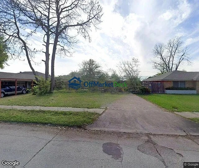 Off-market house in Pasadena, Texas — 3 beds, 1.5 baths, $124,000 — photo 3 of 3