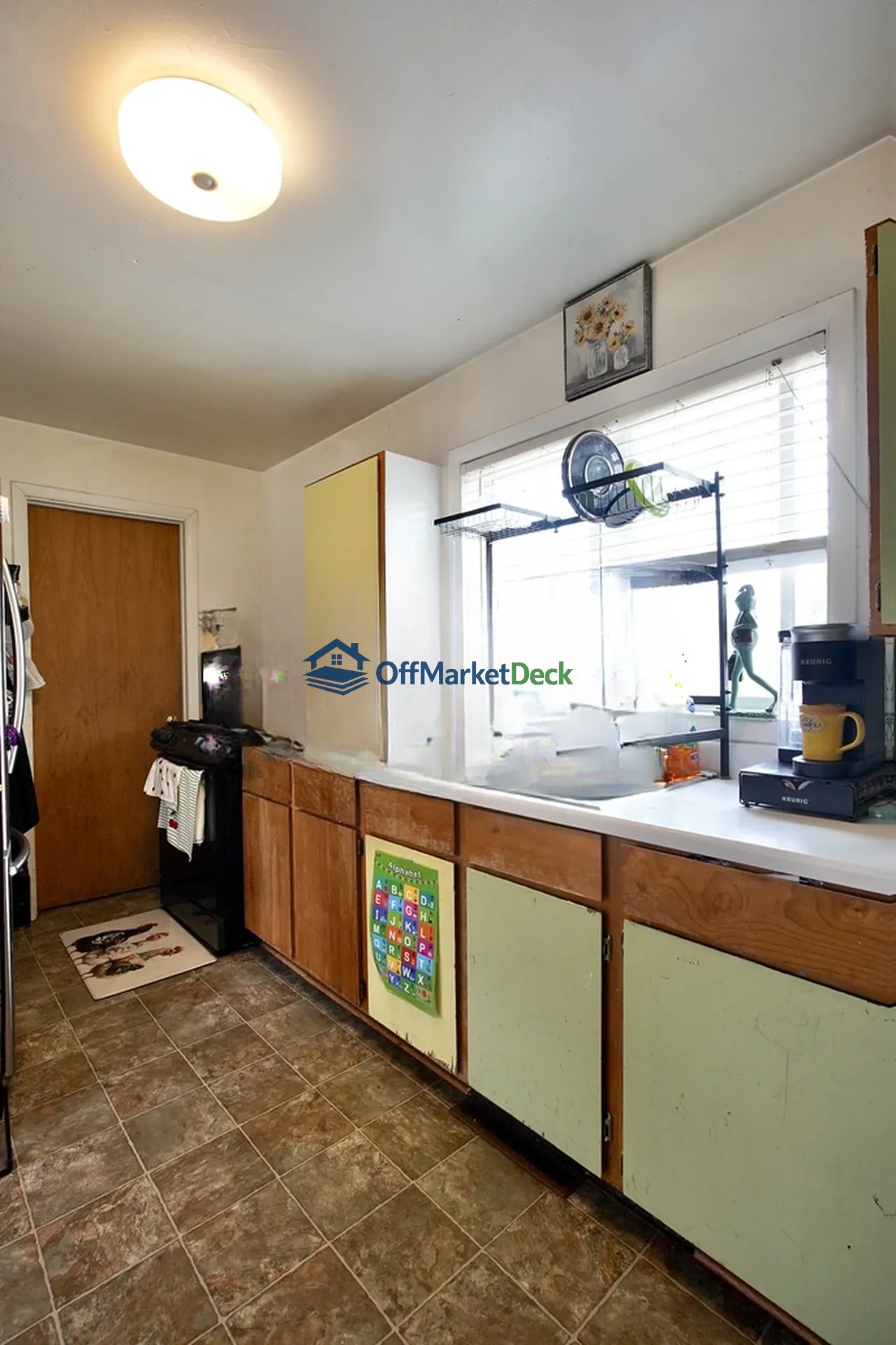 Off-market house in Casper, Wyoming — 3 beds, 1 bath, $217,000 — photo 3 of 8