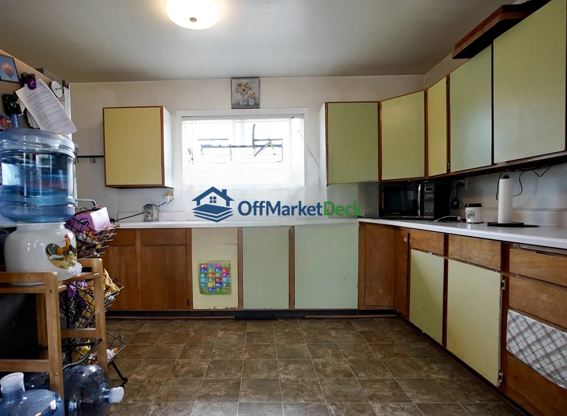 Off-market house in Casper, Wyoming — 3 beds, 1 bath, $217,000 — photo 2 of 8