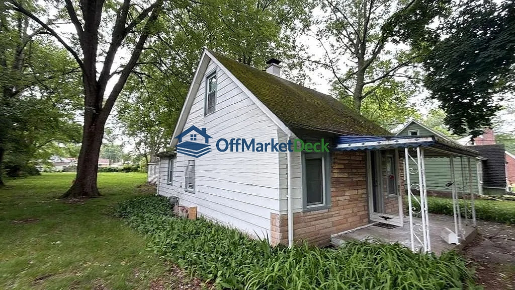 Off-market house in Warren, Michigan — 2 beds, 1 bath, $54,900 — photo 2 of 8