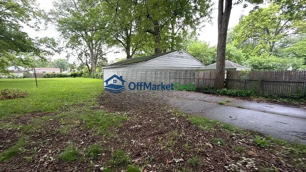 Off-market house in Warren, Michigan — 2 beds, 1 bath, $54,900 — photo 3 of 8
