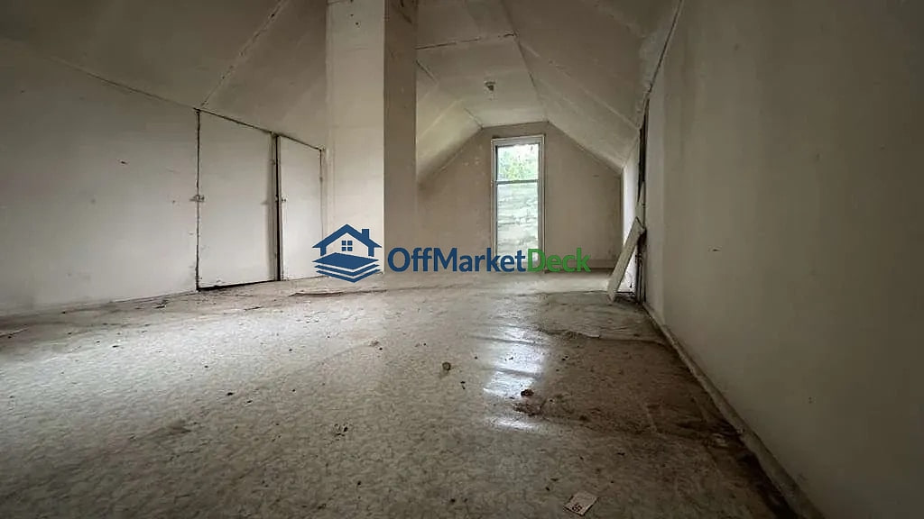 Off-market house in Warren, Michigan — 2 beds, 1 bath, $54,900 — photo 8 of 8