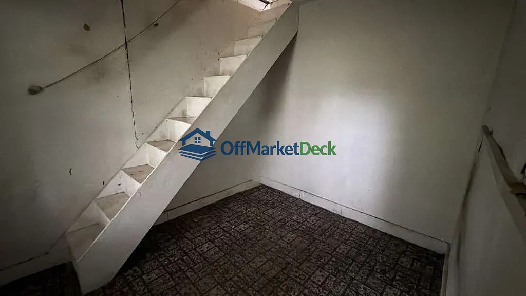 Off-market house in Warren, Michigan — 2 beds, 1 bath, $54,900 — photo 6 of 8
