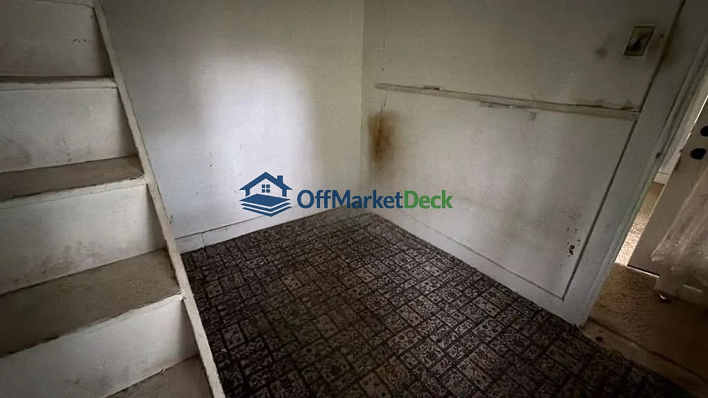 Off-market house in Warren, Michigan — 2 beds, 1 bath, $54,900 — photo 7 of 8