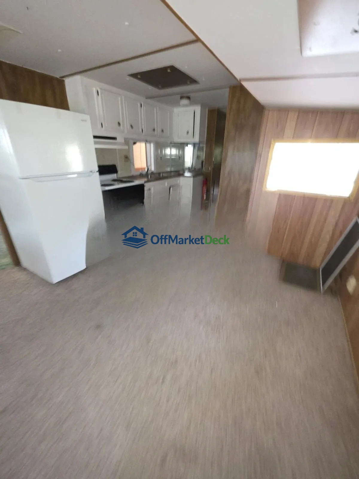 Off-market house in Zephyrhills, Florida — 1 bed, 1 bath, $12,000 — photo 3 of 8