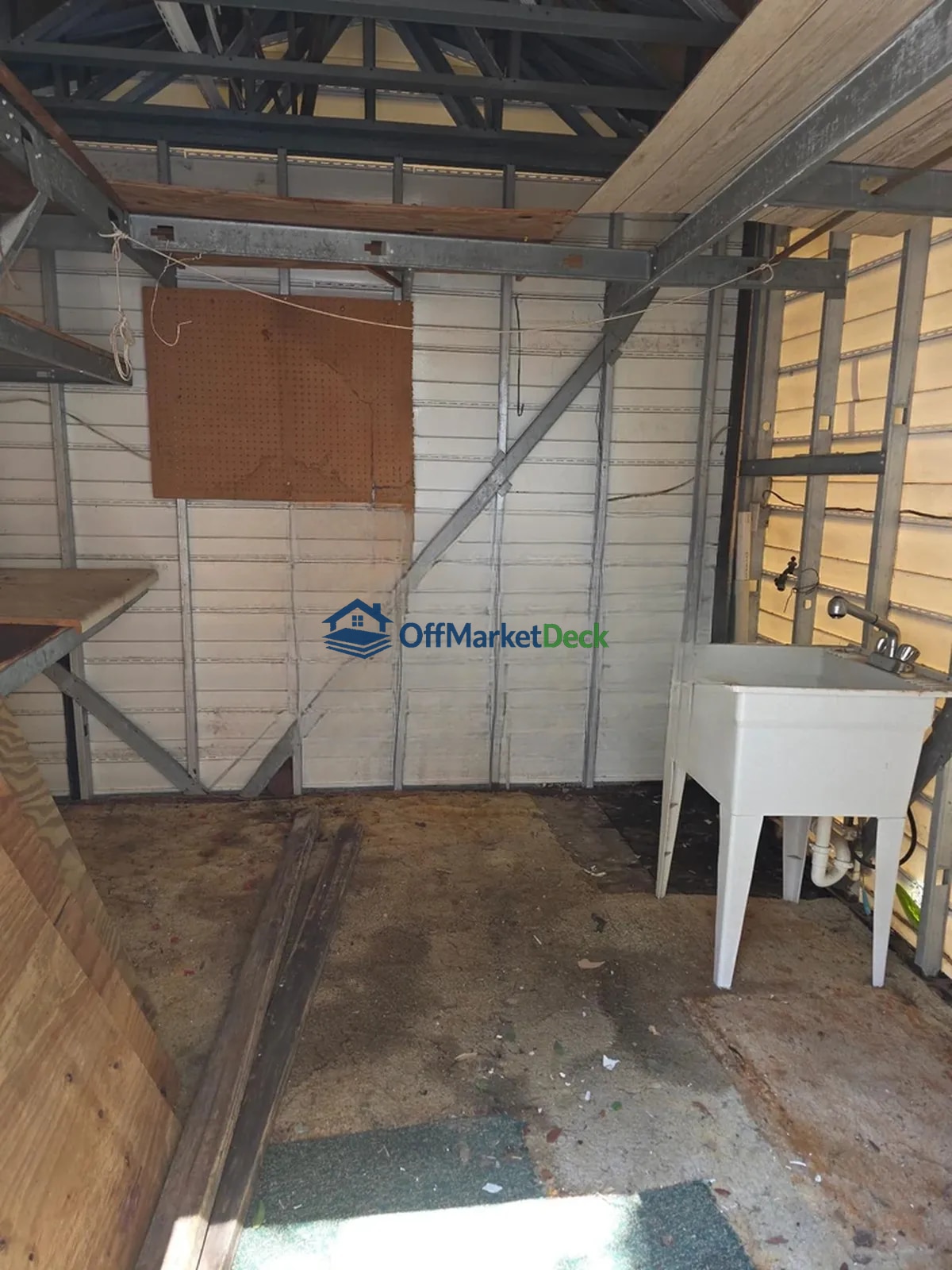 Off-market house in Zephyrhills, Florida — 1 bed, 1 bath, $12,000 — photo 5 of 8